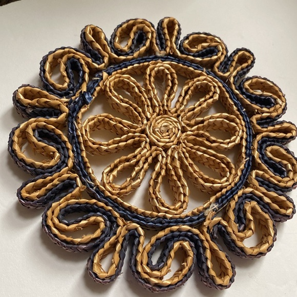 Vintage 6 inch  raffia trivet. Nice neutral colours. - Picture 4 of 7